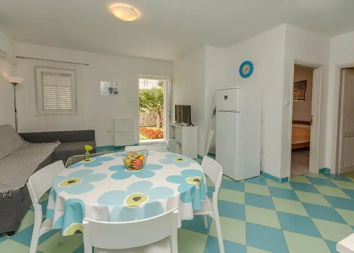 Tribunj Mali Mago * Tribalj